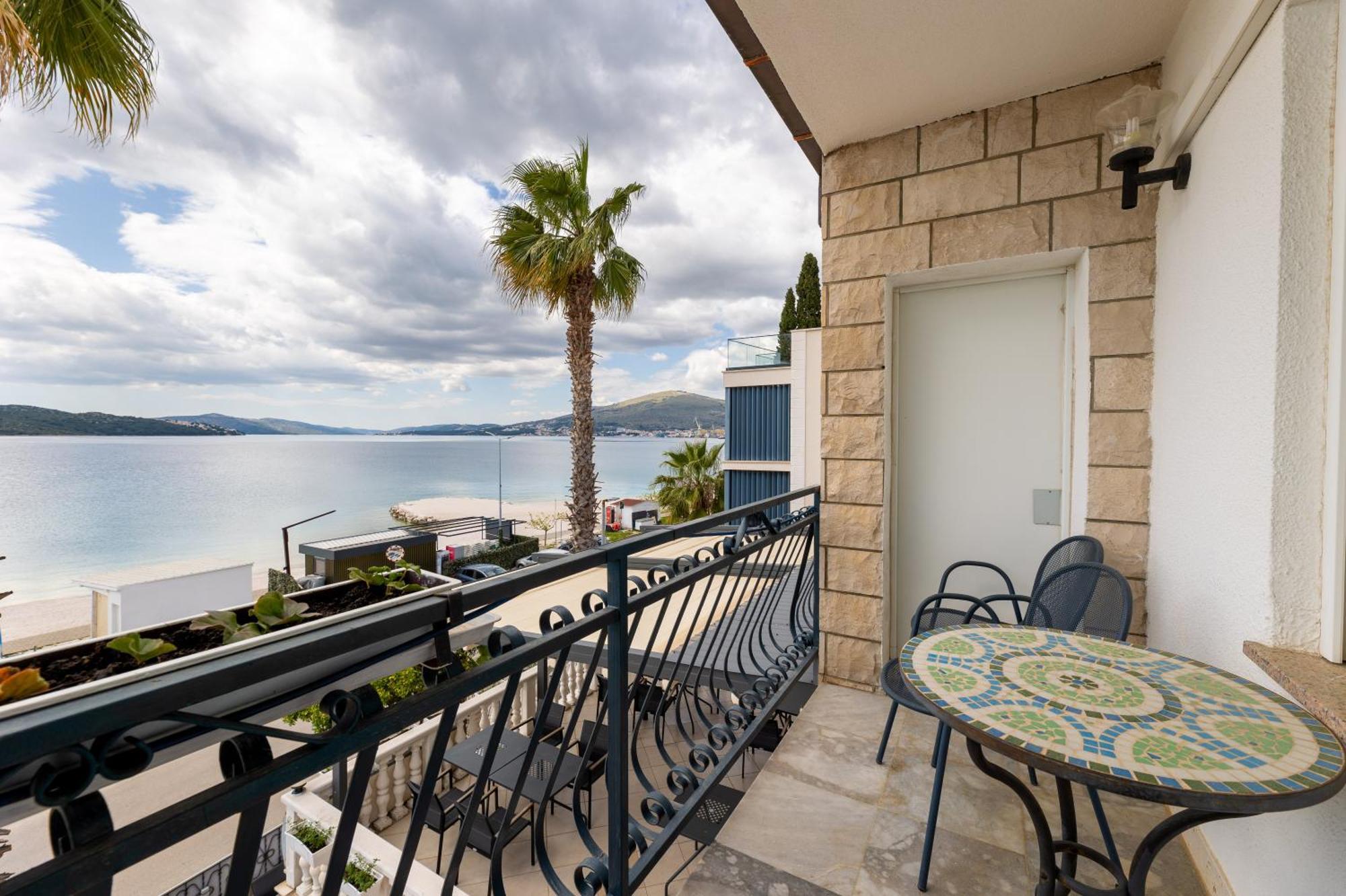 Villa Okruk-10 Meters Away From The Beach Okrug Gornji Exterior foto