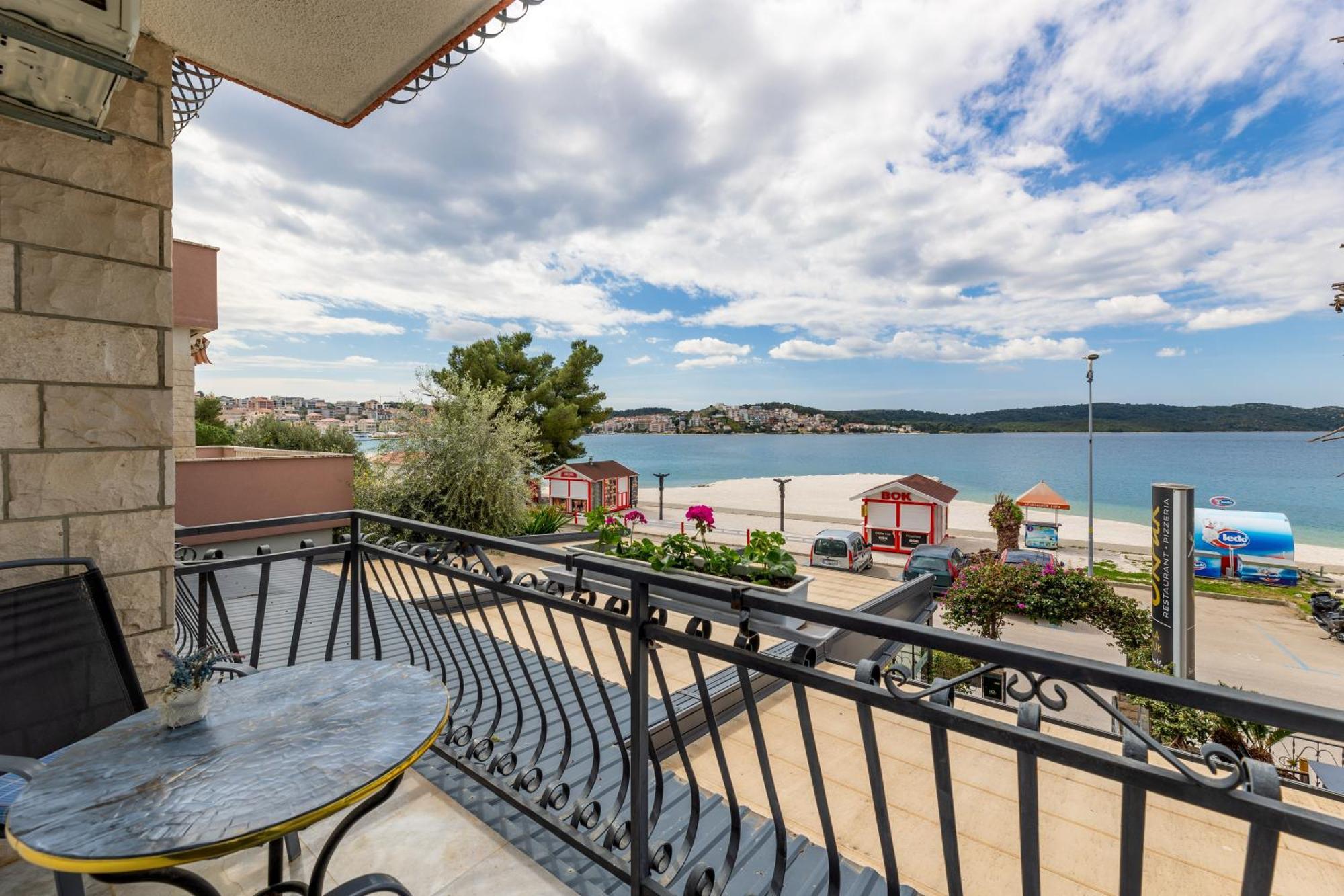 Villa Okruk-10 Meters Away From The Beach Okrug Gornji Exterior foto