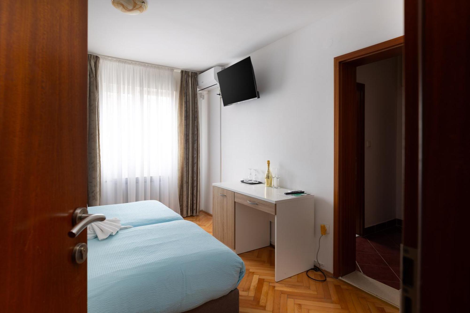 Villa Okruk-10 Meters Away From The Beach Okrug Gornji Exterior foto